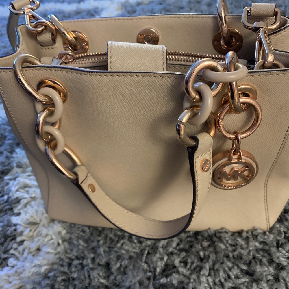 Michael kors hand bag. Cute pink